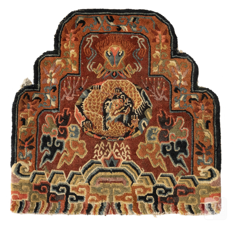 A Throne carpet and two rugs - 图2